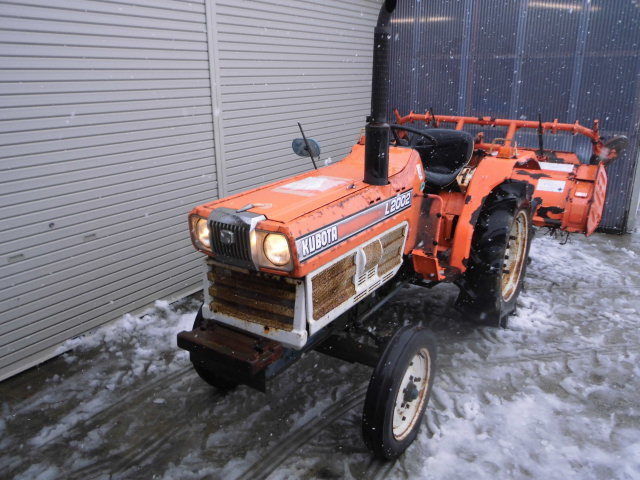 Used farm tractor Kubota L2002 2WD 20HP