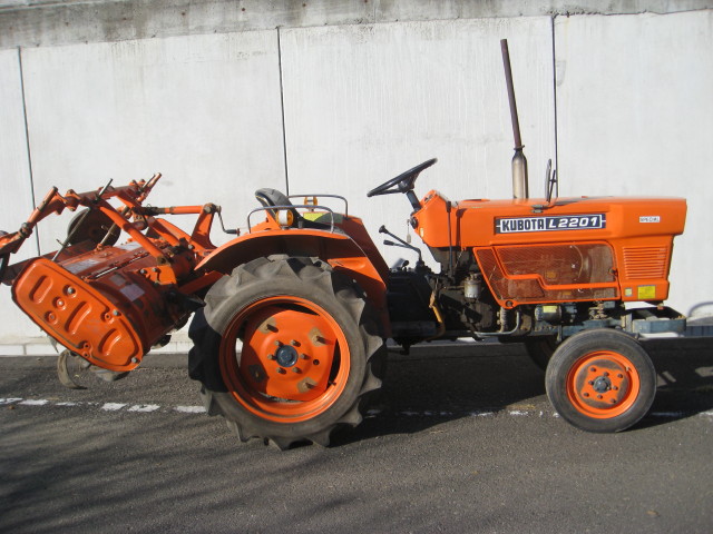 Used farm tractor Kubota L2201 2WD 22HP