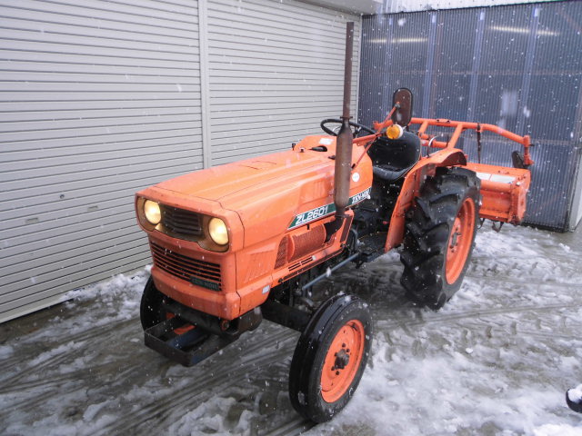 Used japanese tractor Kubota ZL2601 2WD 26HP