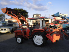 Used farm tractor Kubota L1-225 4WD 22HP with front loader