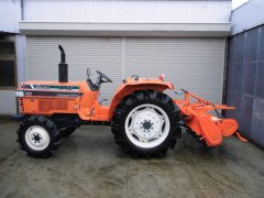 Used farm tractor Kubota L1-33 4WD 33HP